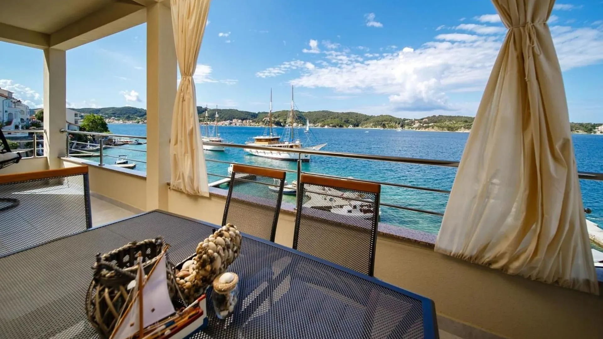 Villa Gulli - Apartment Blue With Sea View Supetarska Draga Botel